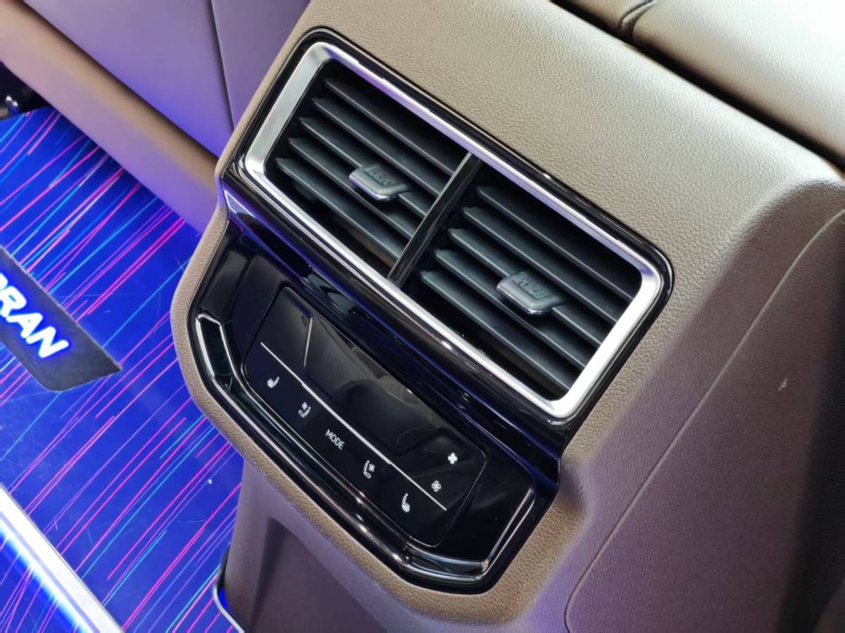 Volkswagen Viloran 2024 immagine di auto #12