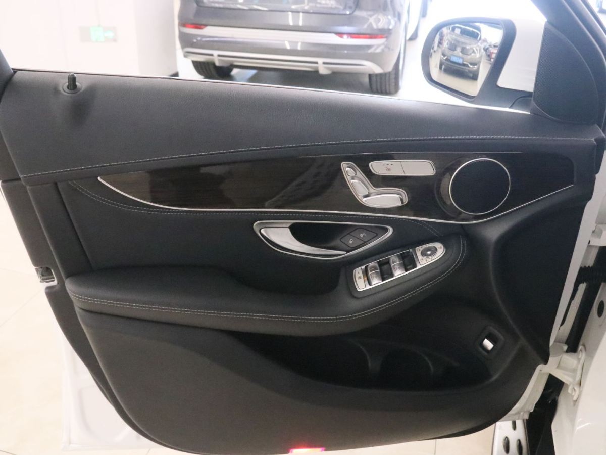 Mercedes-Benz 2018 car image #12
