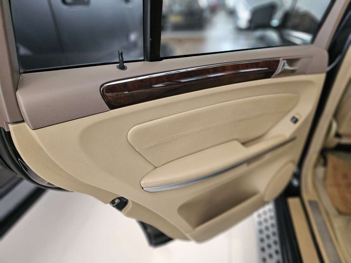 Mercedes-Benz GL Class 2012 car image #12