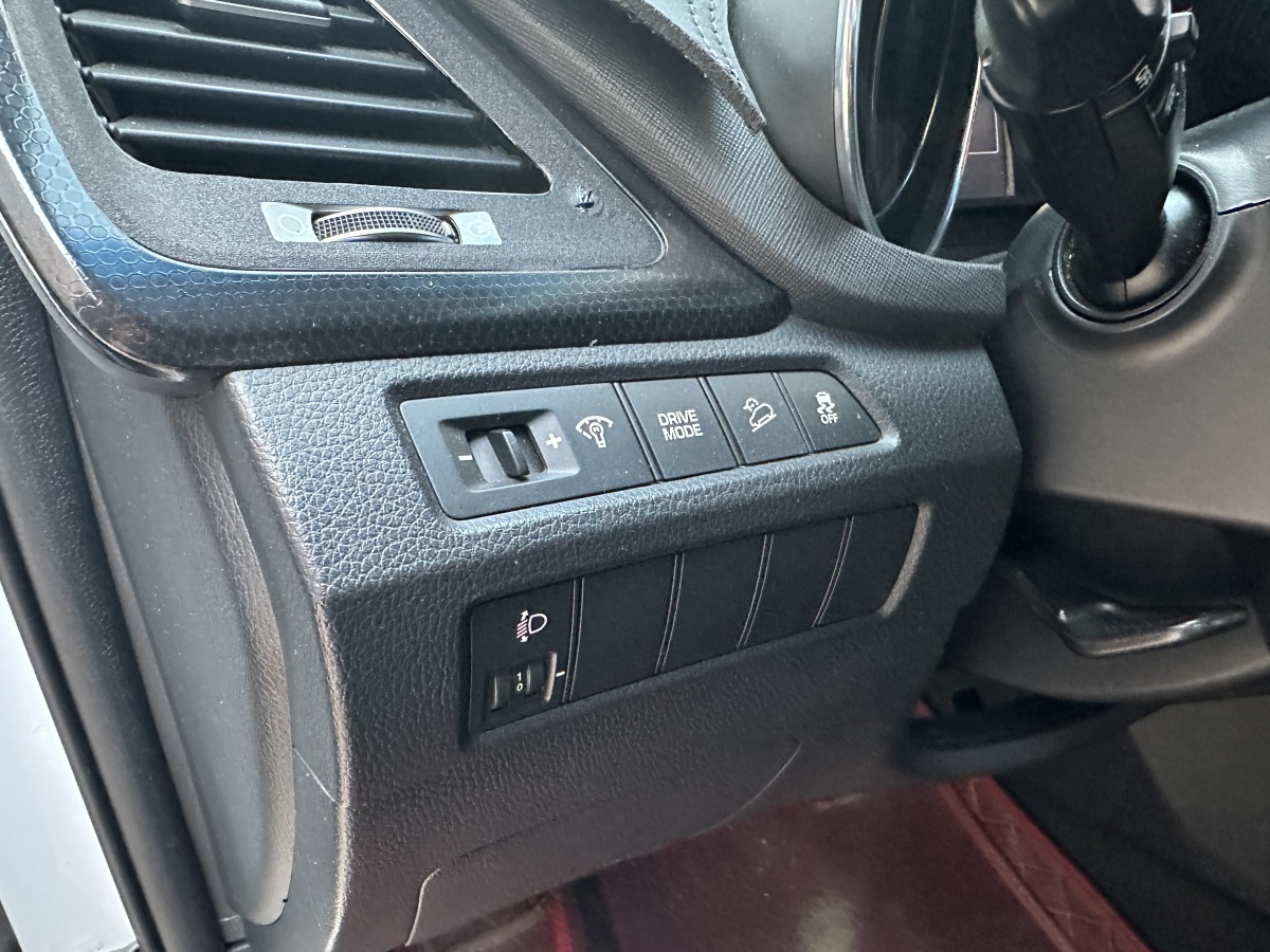 Hyundai Santa Fe 2018 car image #12