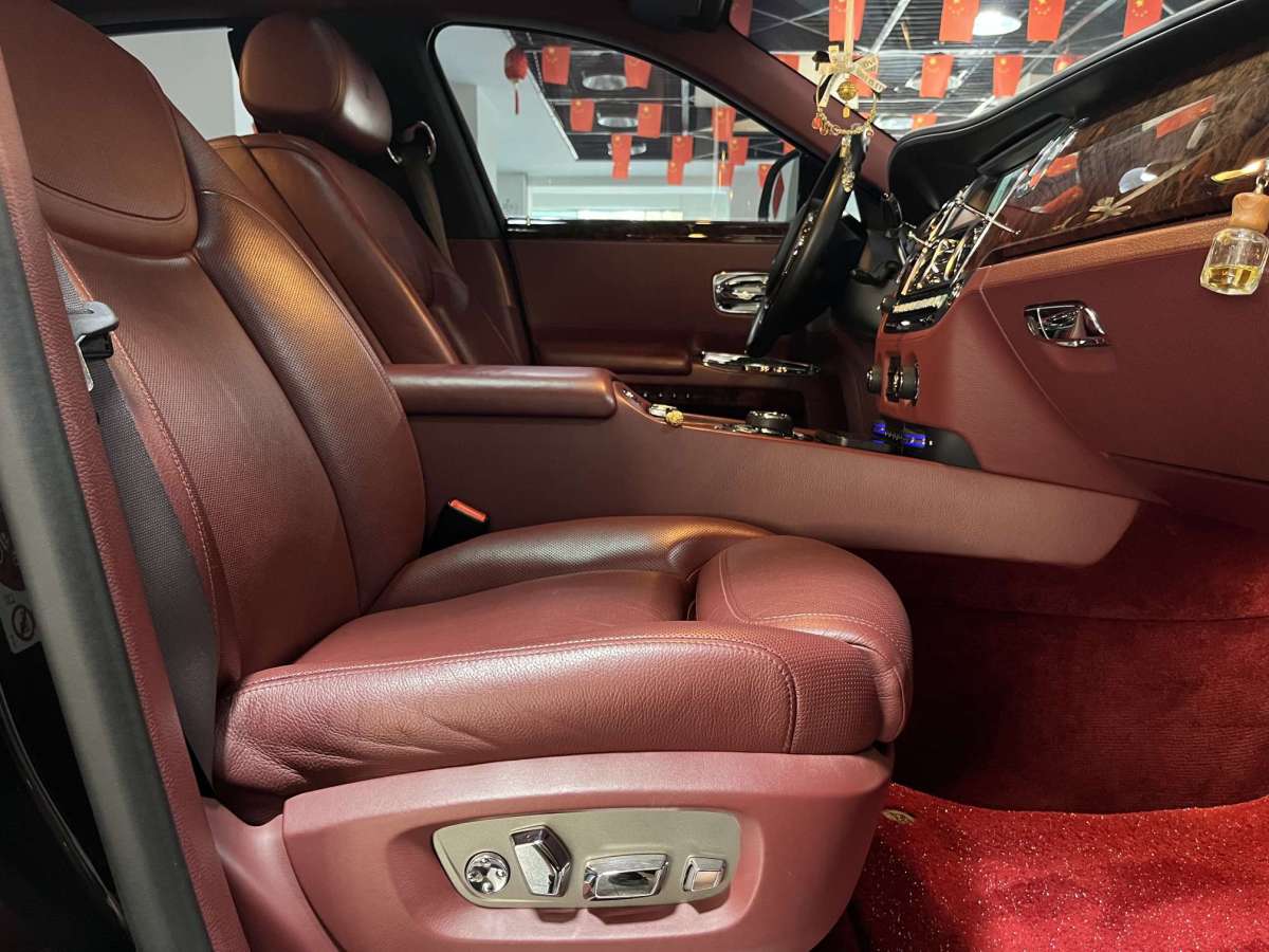 劳斯莱斯 古思特 2016 汽车图片 #12