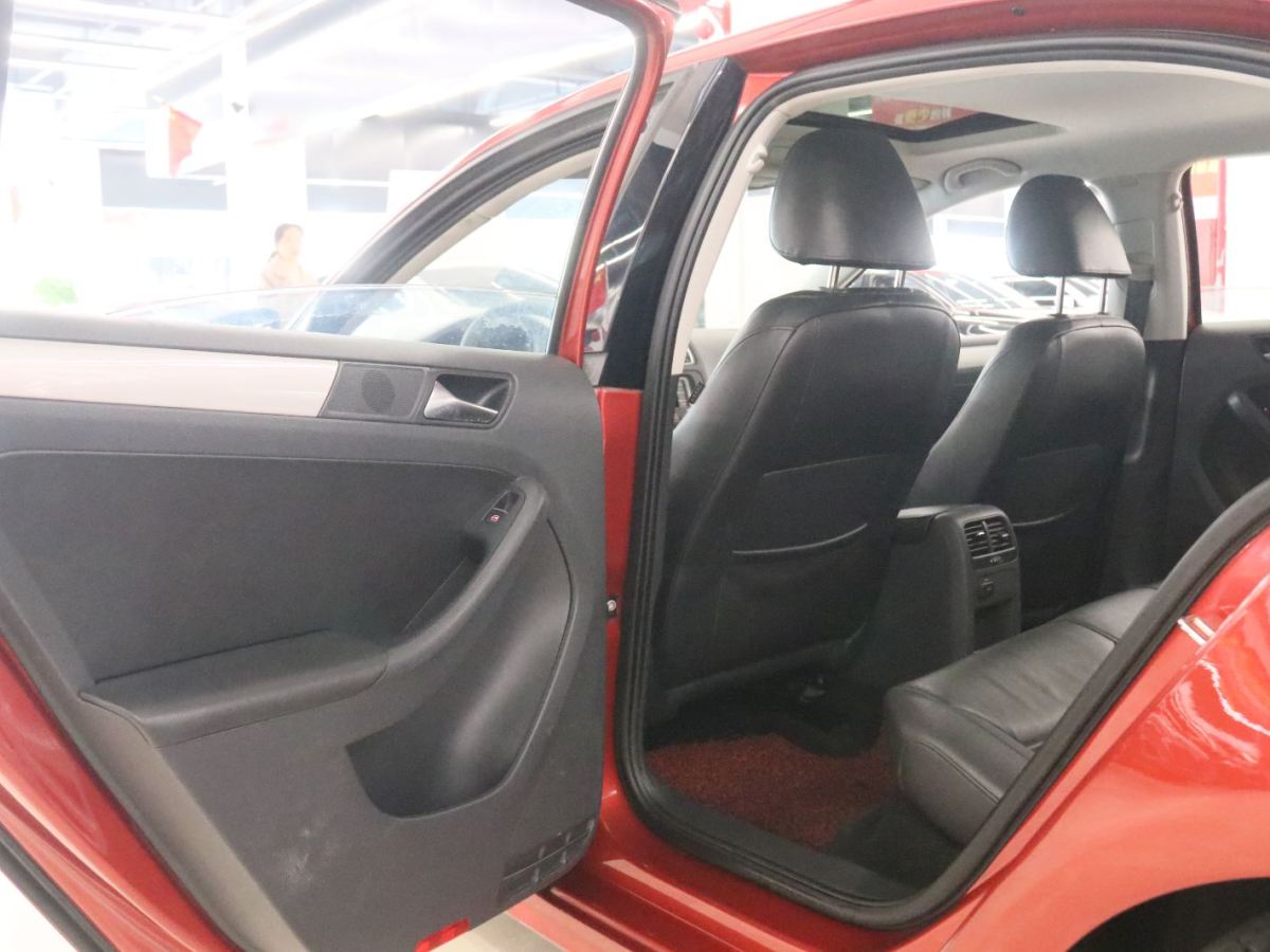 Volkswagen Sagitar 2013 immagine di auto #12