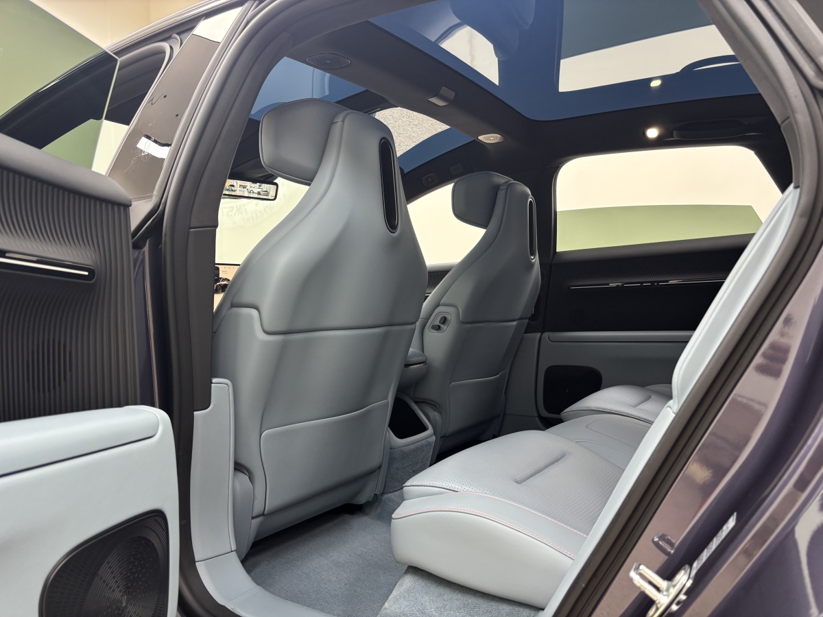 Avatr 12 2024 car image #12