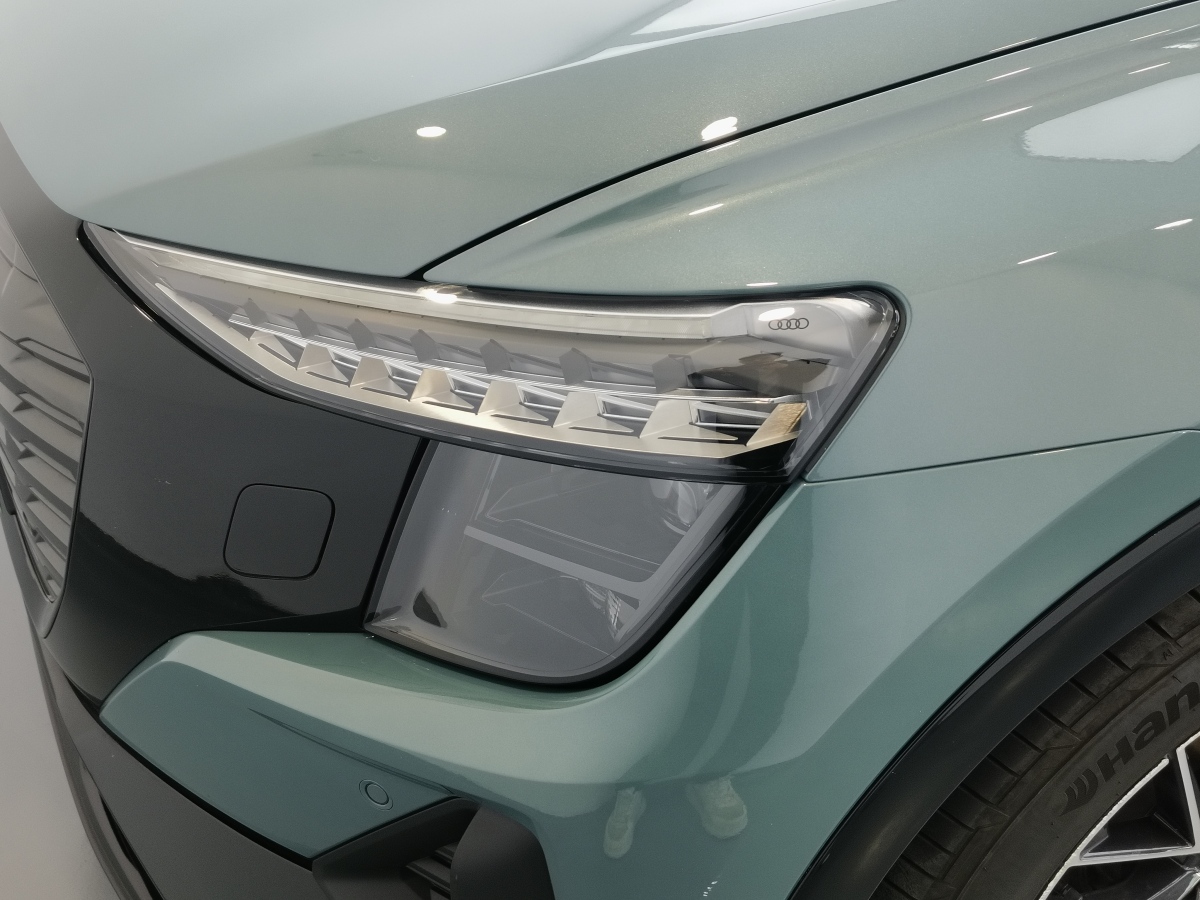 Audi Q5 e-tron 2023 صورة سيارة #12