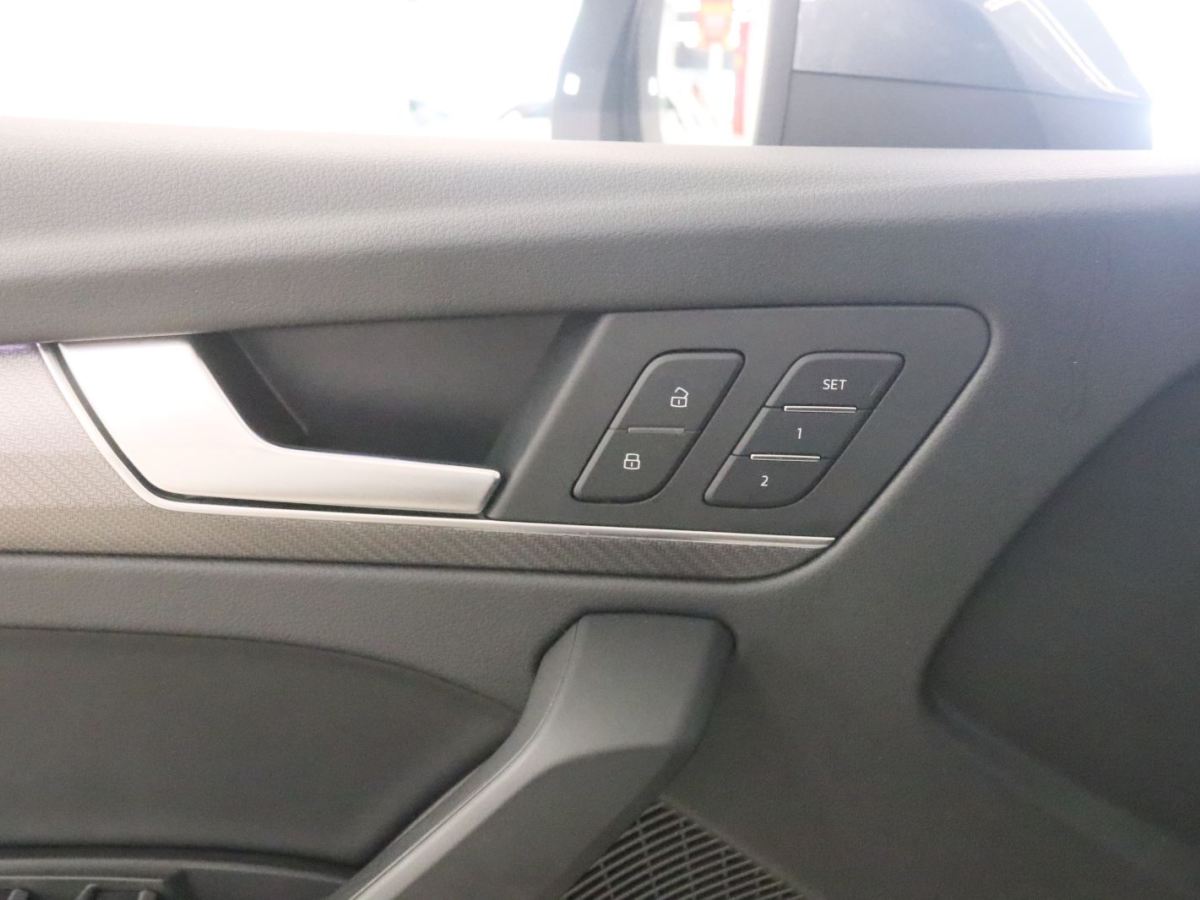 Audi Q5L 2021 car image #12