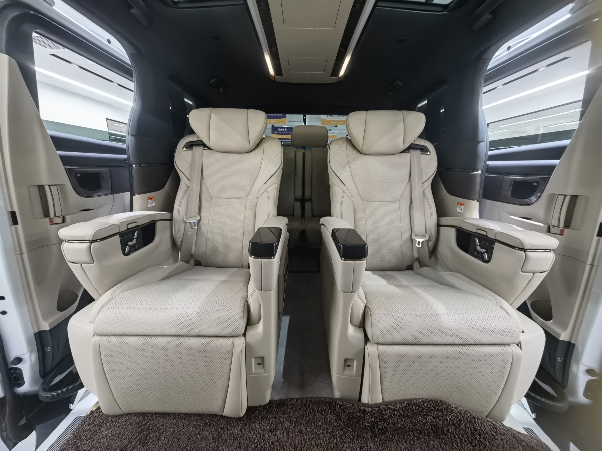 Toyota Alphard 2024 car image #12