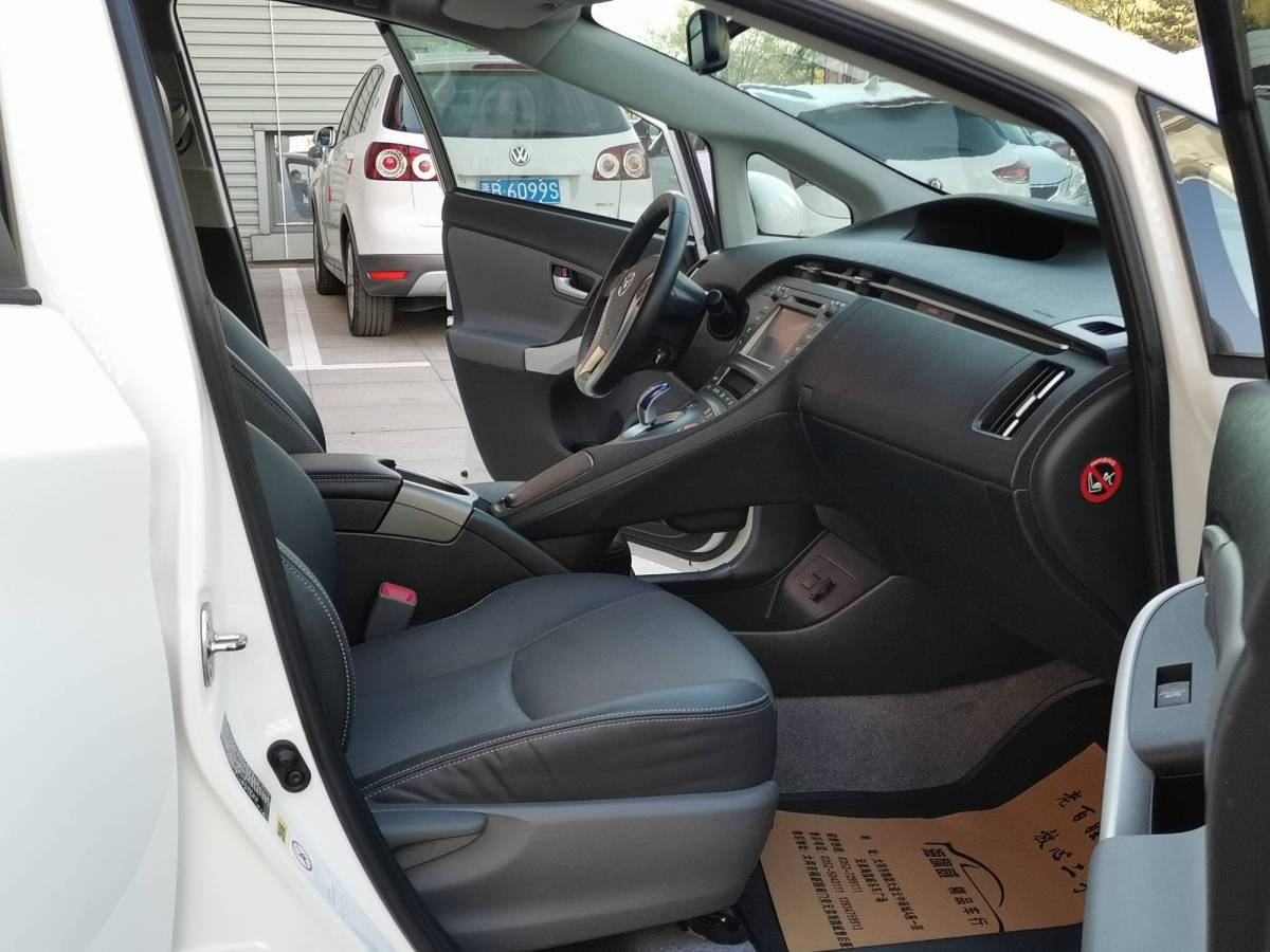 Toyota Prius 2015 car image #12