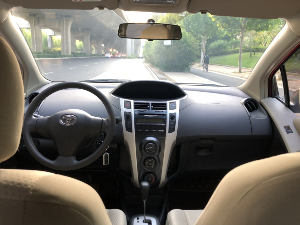 Toyota Yaris 2013 imagem de carro #12