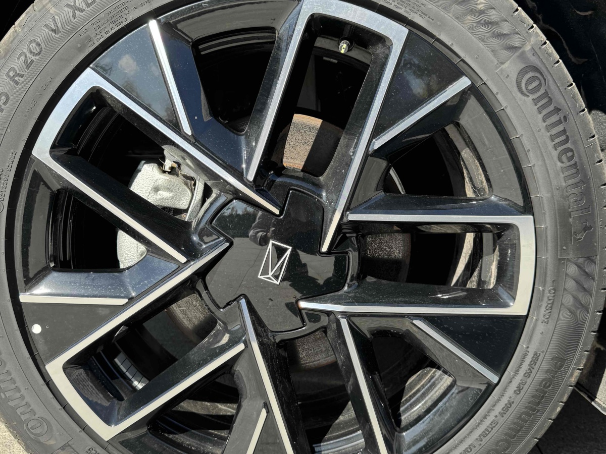 Avatr 06 2025 car image #12