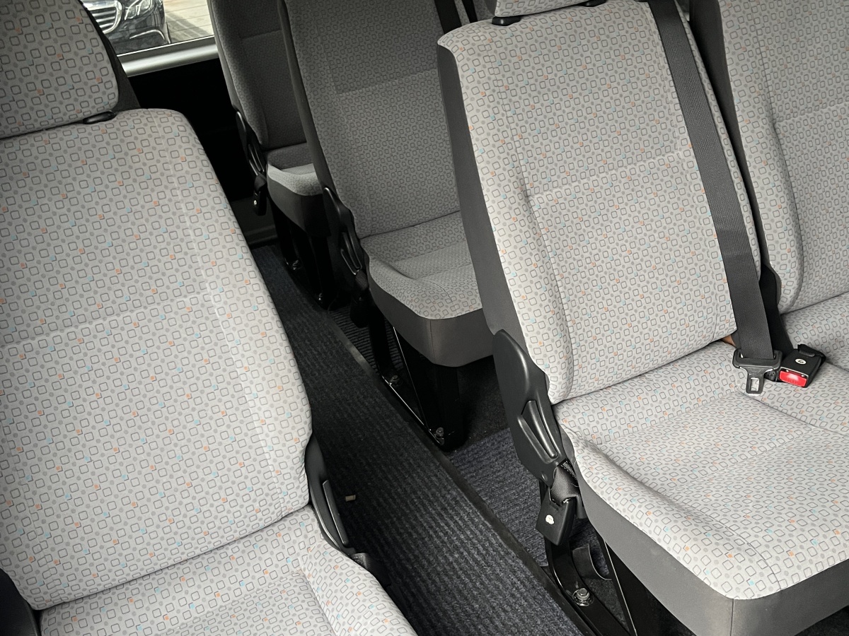 Toyota Hiace 2016 car image #12