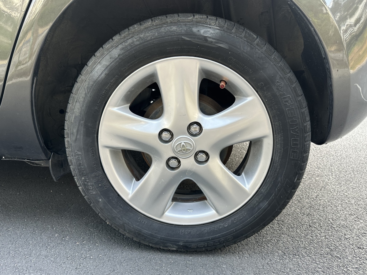 Toyota Yaris 2010 #12 Toyota Yaris 2010 car image #12