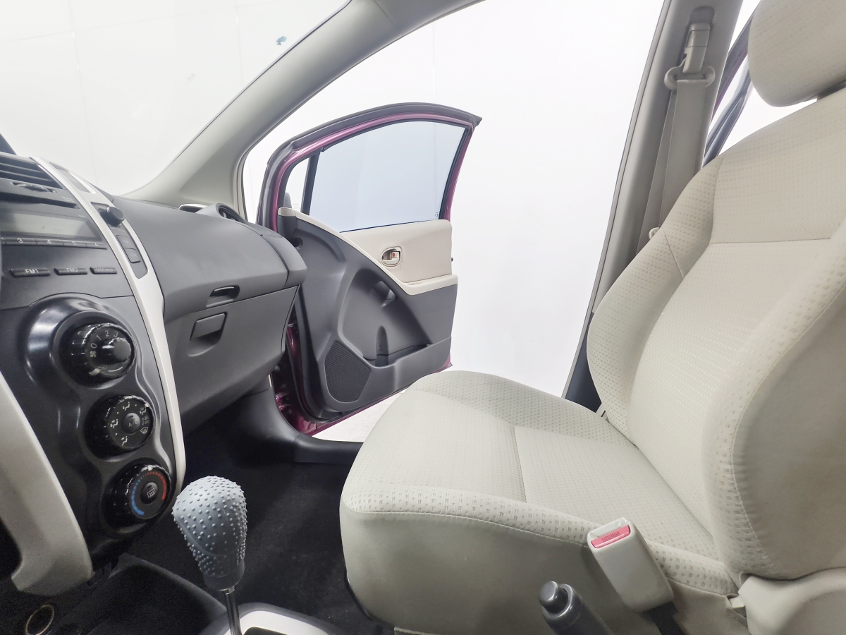 Toyota Yaris 2011 imagen de coche #12