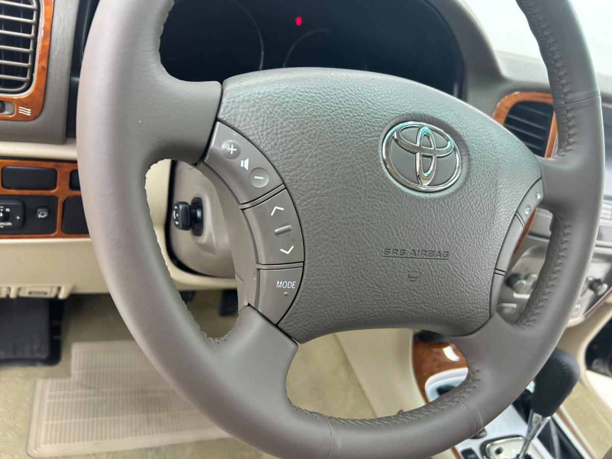 Toyota Land Cruiser 2005 car image #12