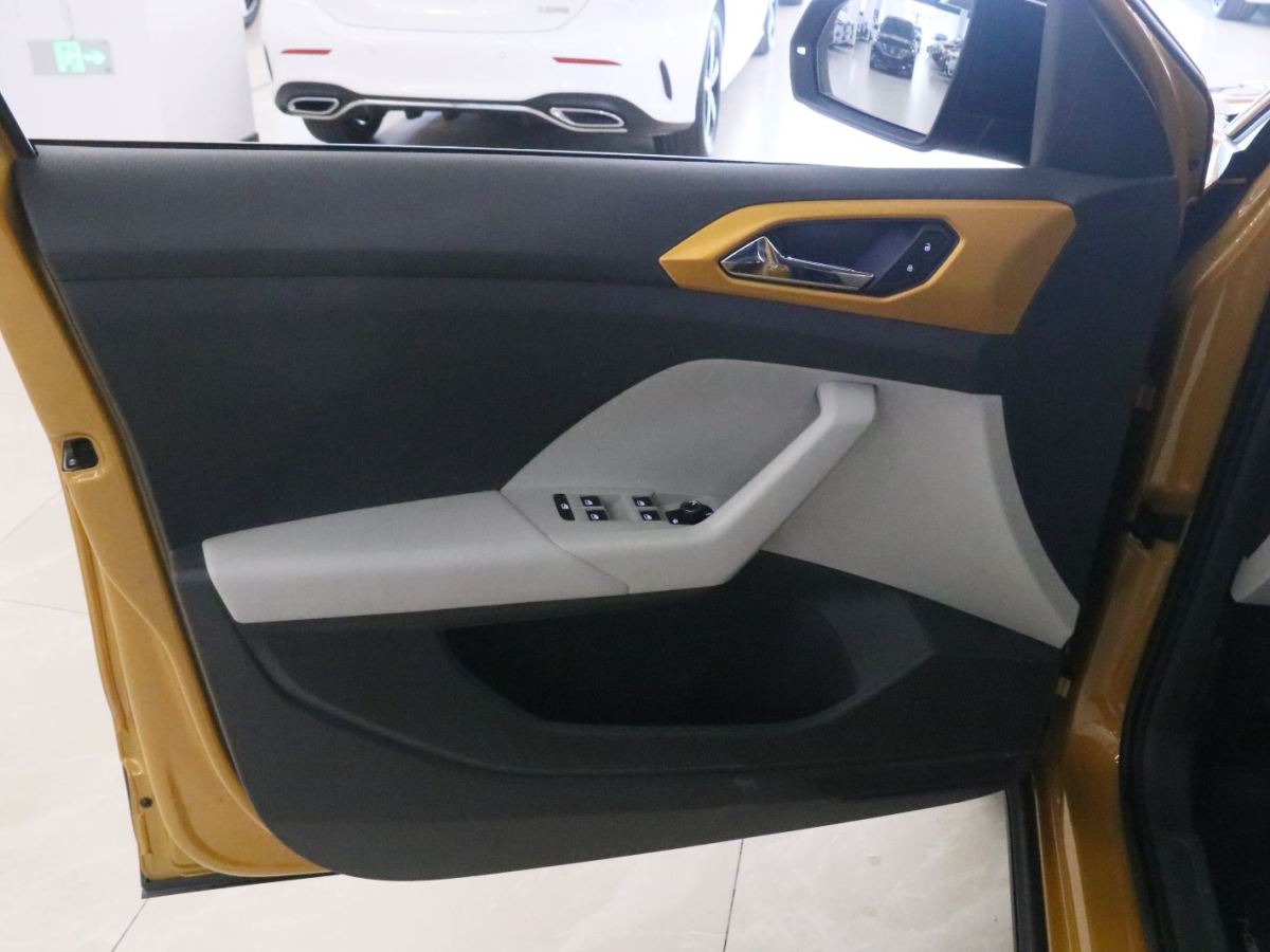 Volkswagen T-Cross 2022 car image #12