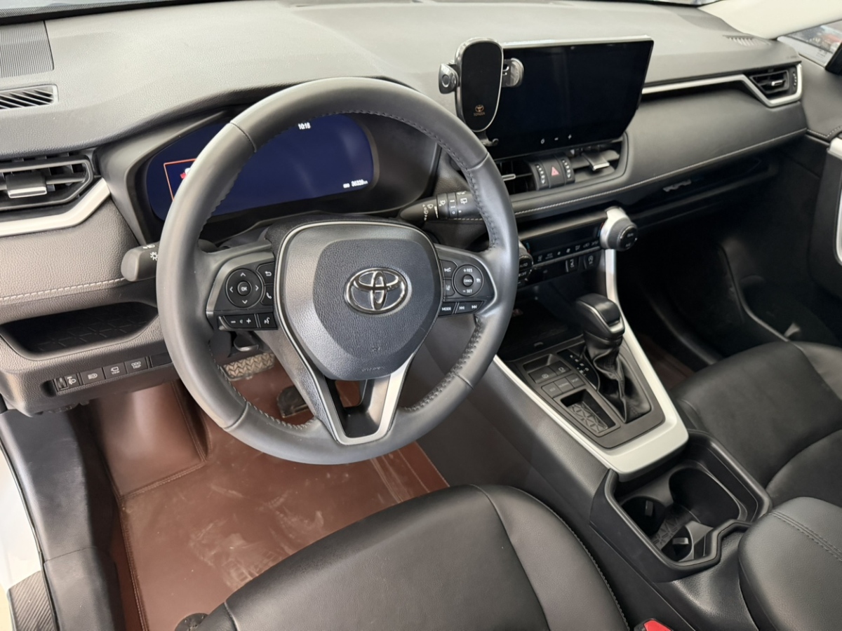 Toyota RAV4 2024 car image #12