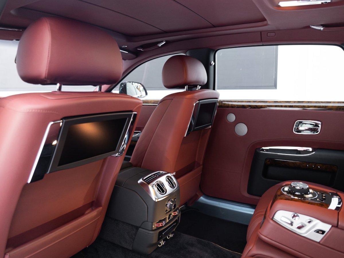 劳斯莱斯 古思特 2018 汽车图片 #12