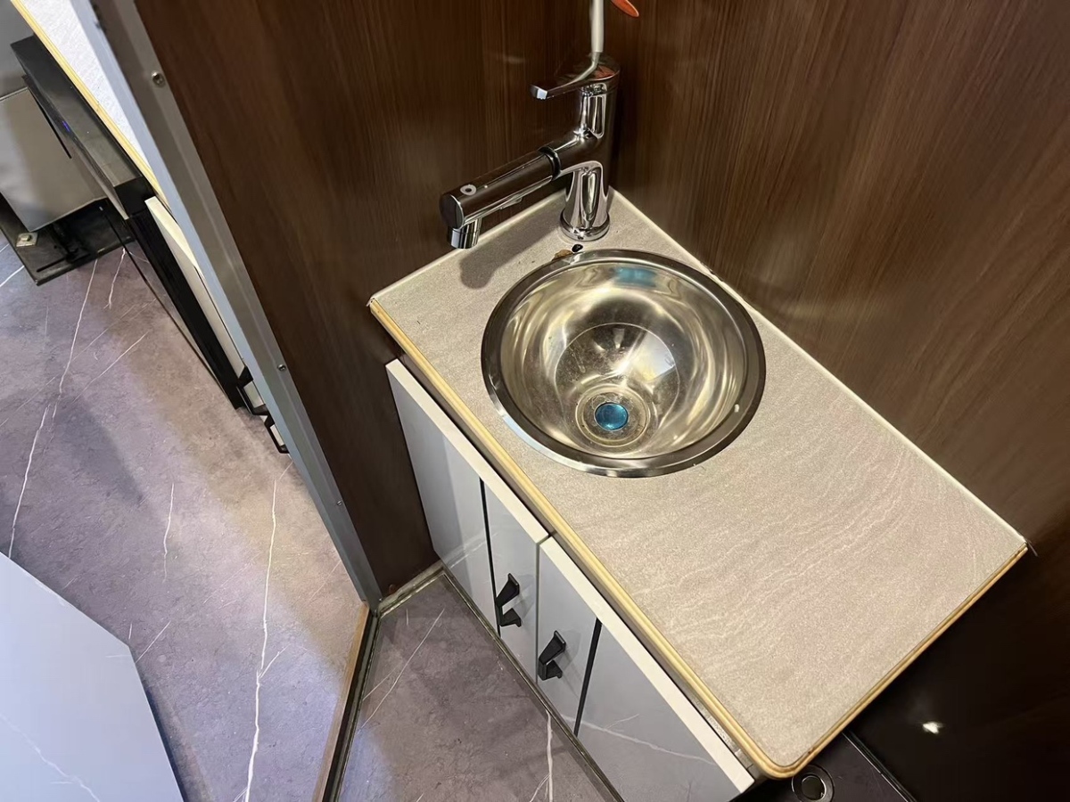 Mercedes-Benz Sprinter 2017 car image #12