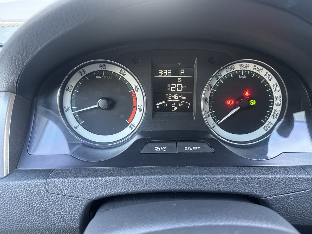 Skoda Rapid 2018 car image #12