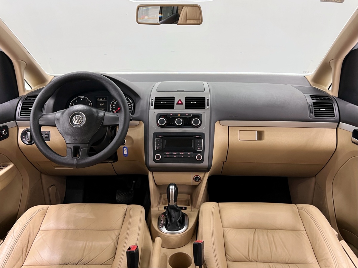 Volkswagen Touran 2012 car image #12