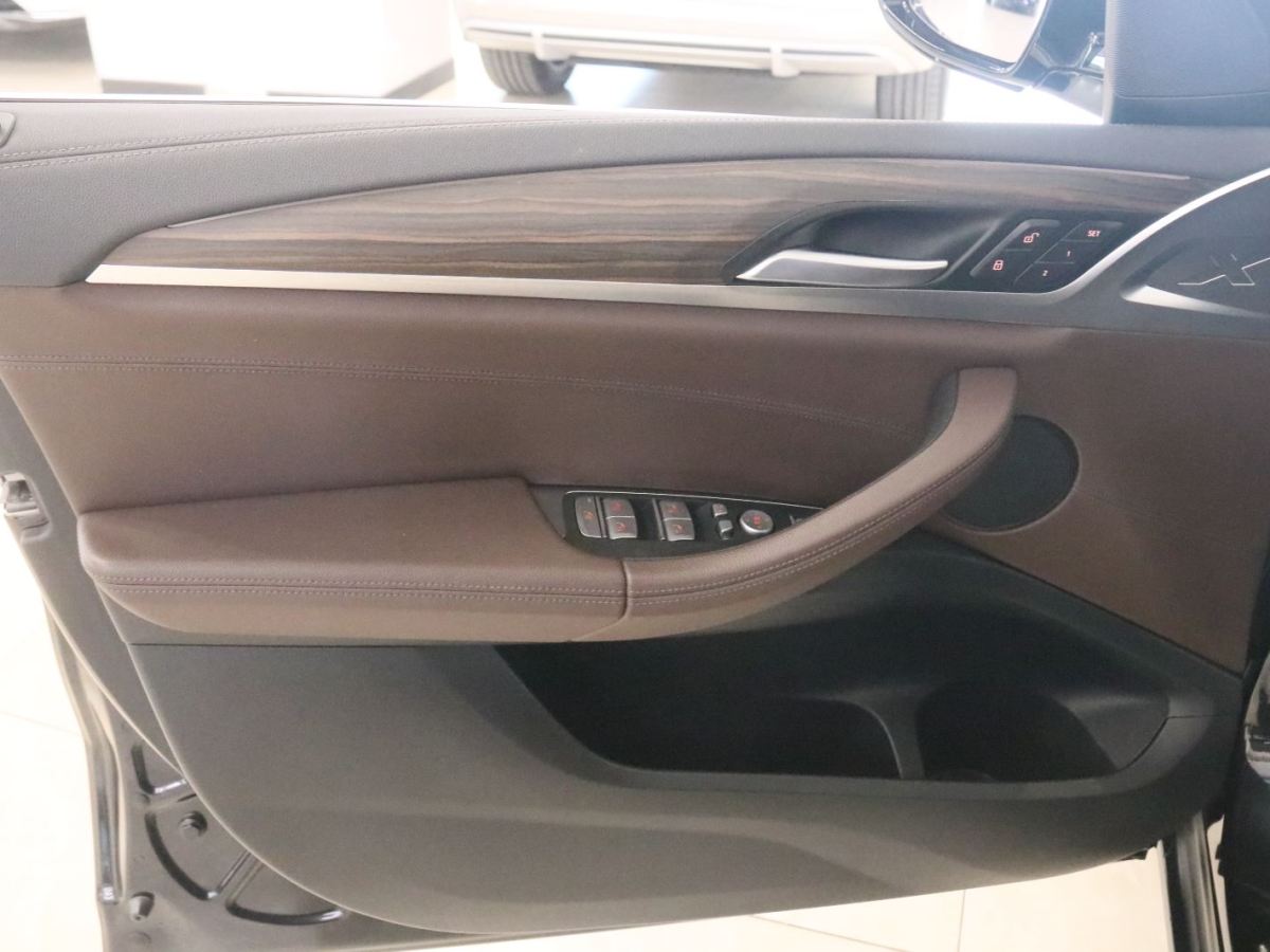 BMW X3 2019 car image #12