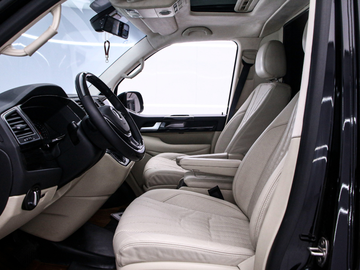 Volkswagen Multivan 2020 car image #12