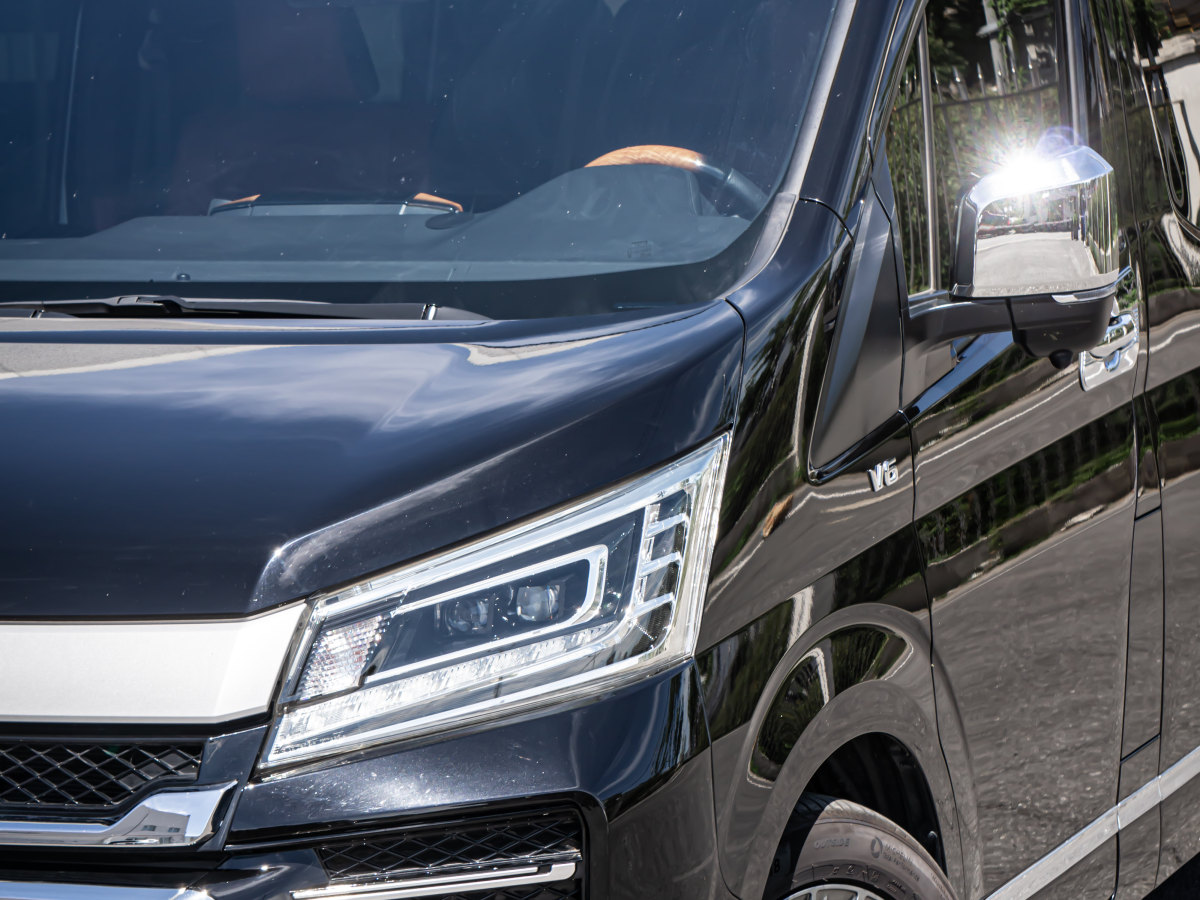 Toyota Hiace 2024 car image #12