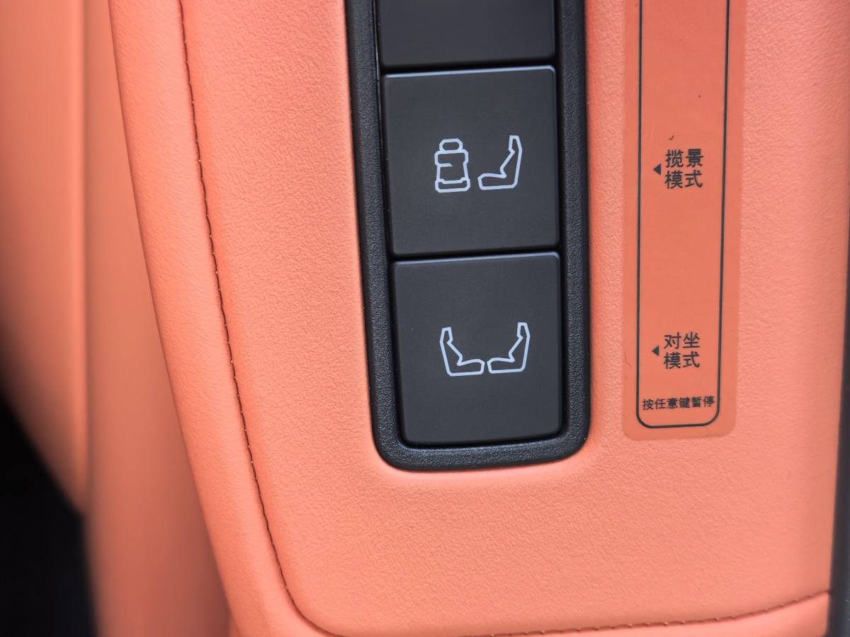 Lynk & Co 900 2025 car image #12