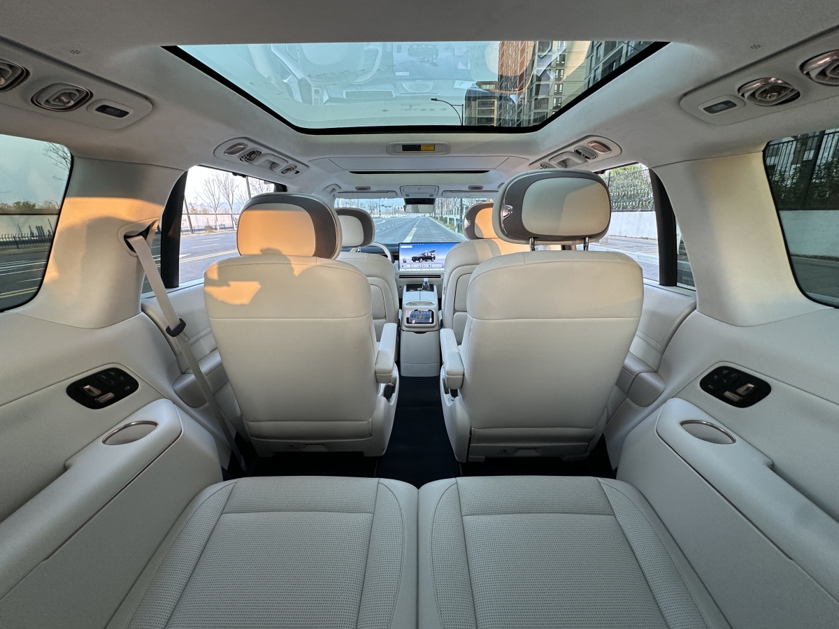 Lynk & Co 900 2025 car image #12
