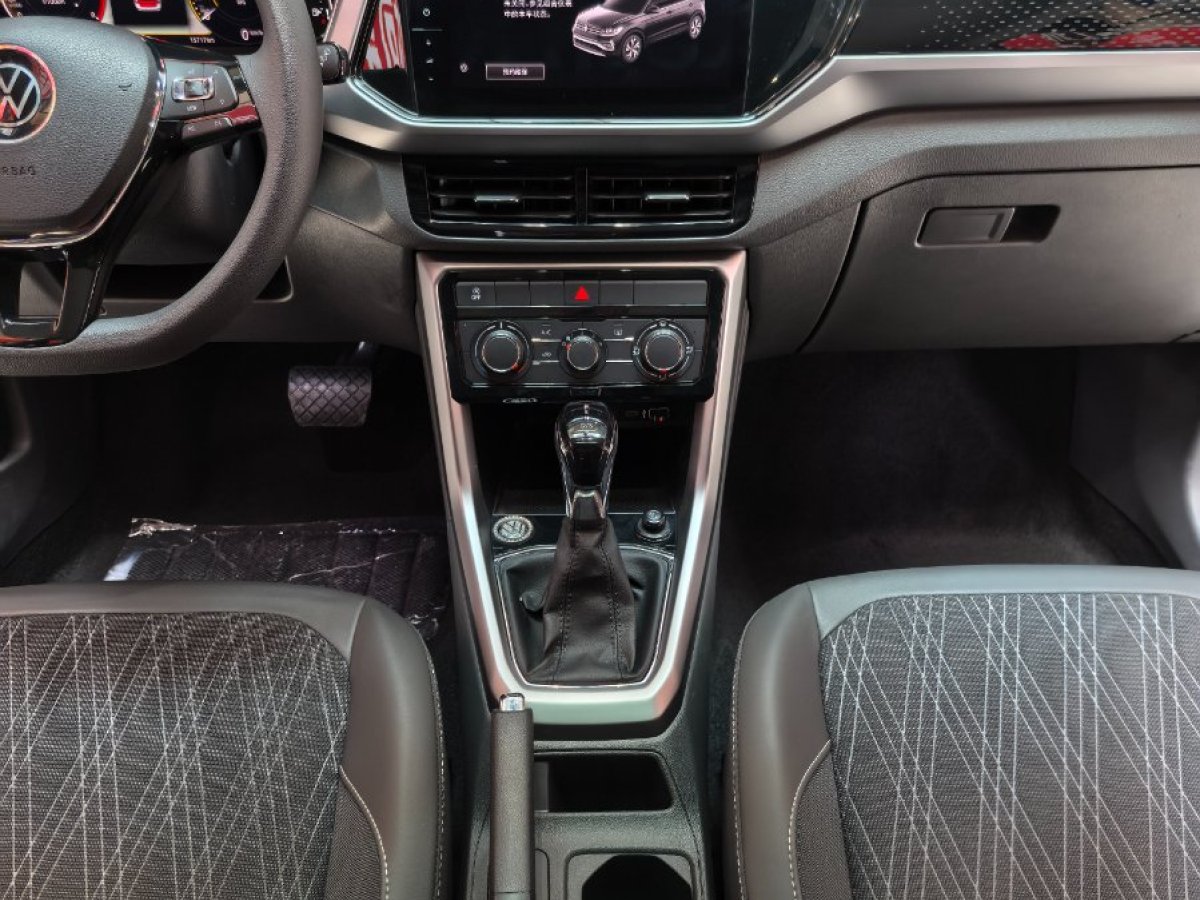 Volkswagen T-Cross 2024 car image #12