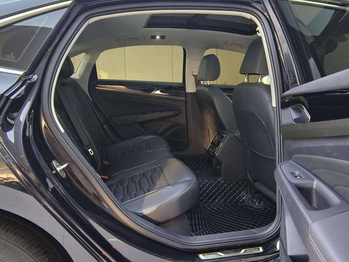 Volkswagen Passat 2020 car image #12