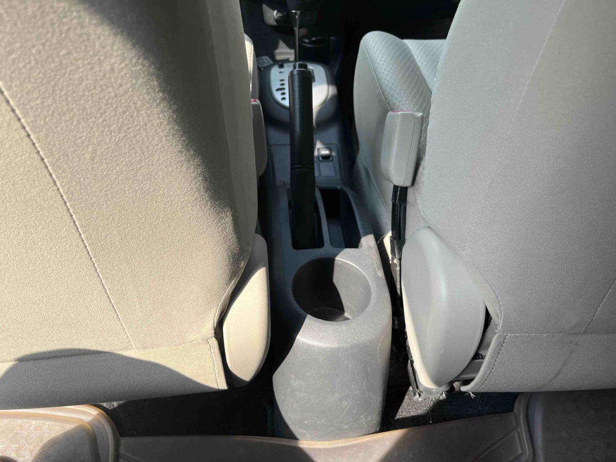 Toyota Yaris 2010 imagem de carro #12