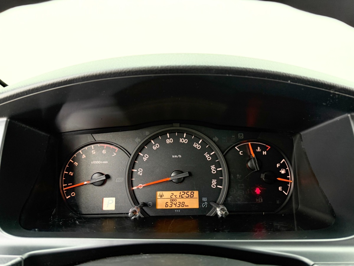 Toyota Hiace 2017 car image #12