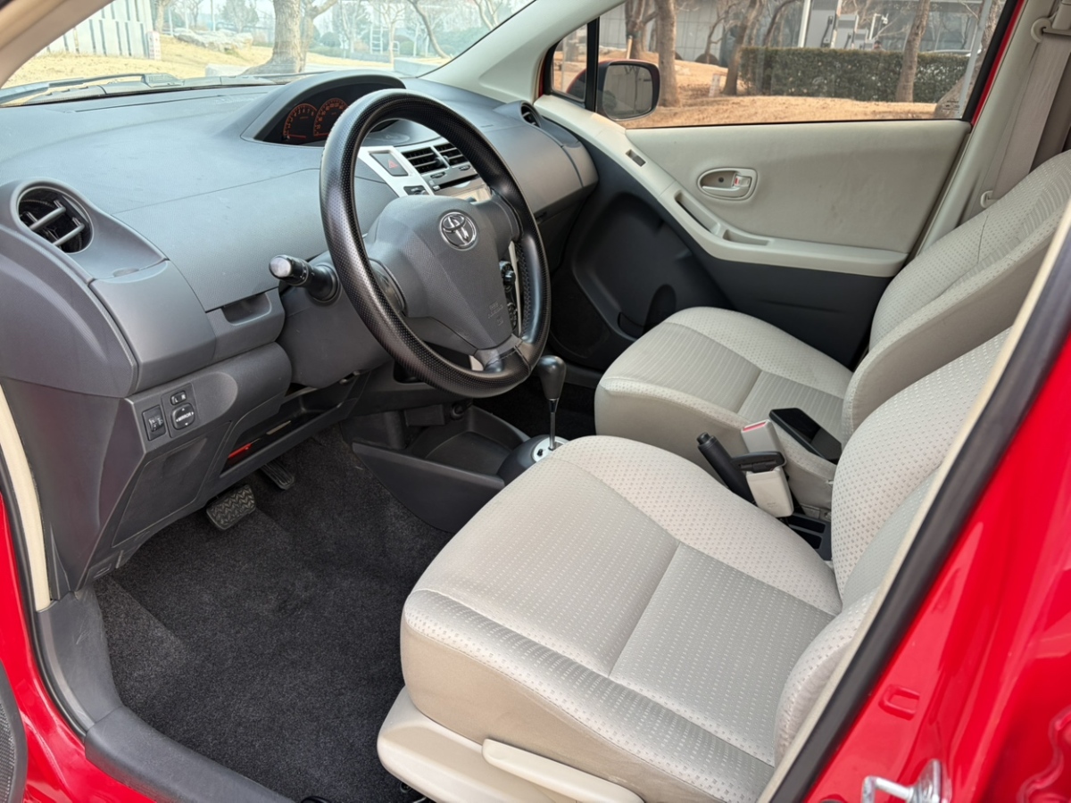 Toyota Yaris 2012 imagen de coche #12