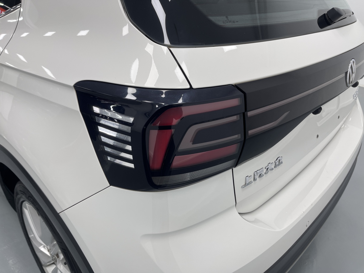 Volkswagen T-Cross 2019 car image #12