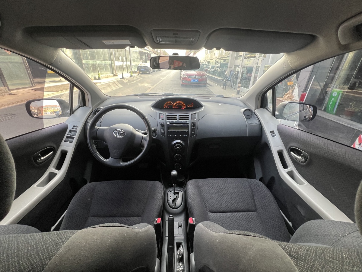 Toyota Yaris 2009 car image #12