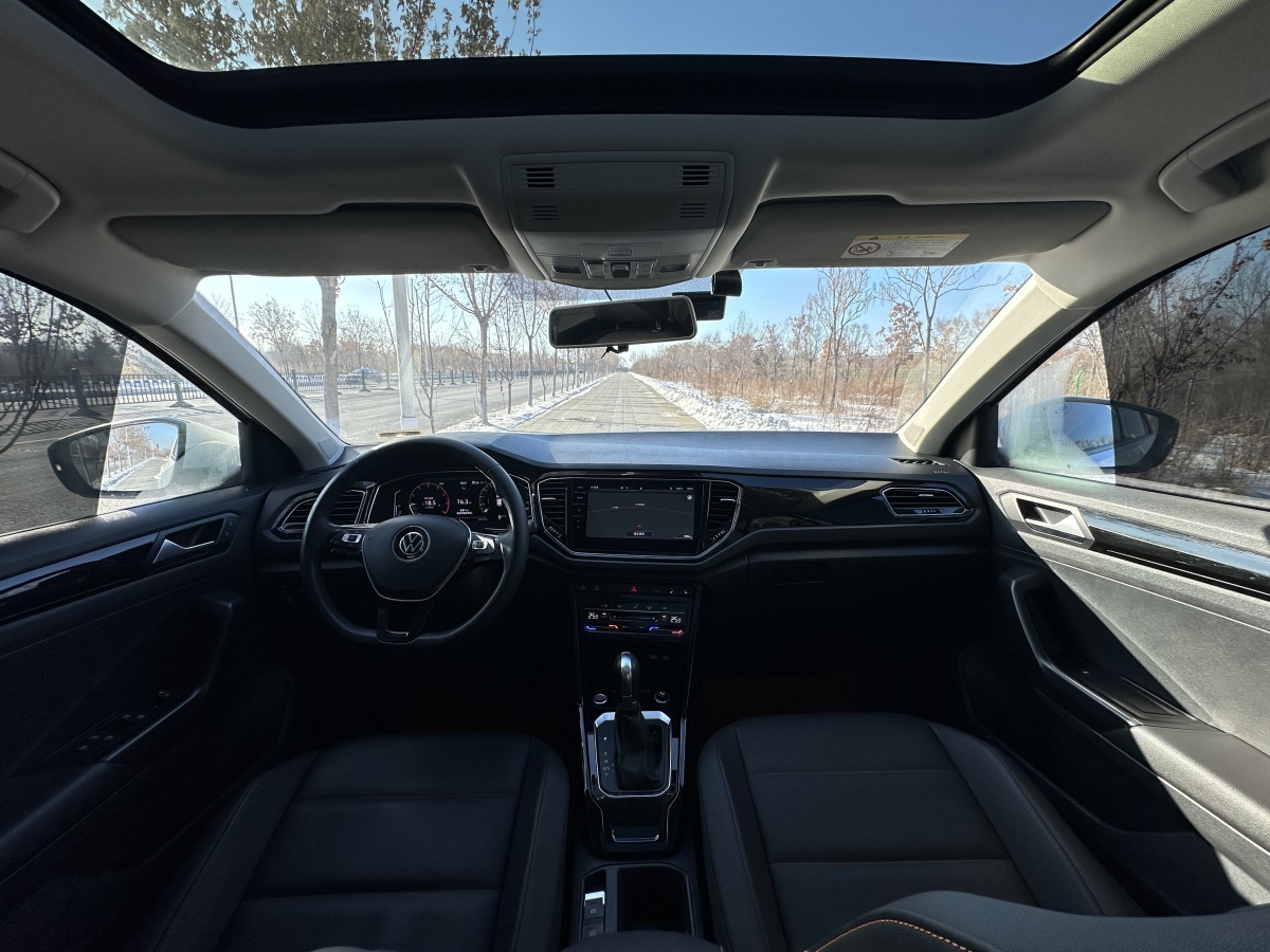 Volkswagen T-Roc 2021 car image #12