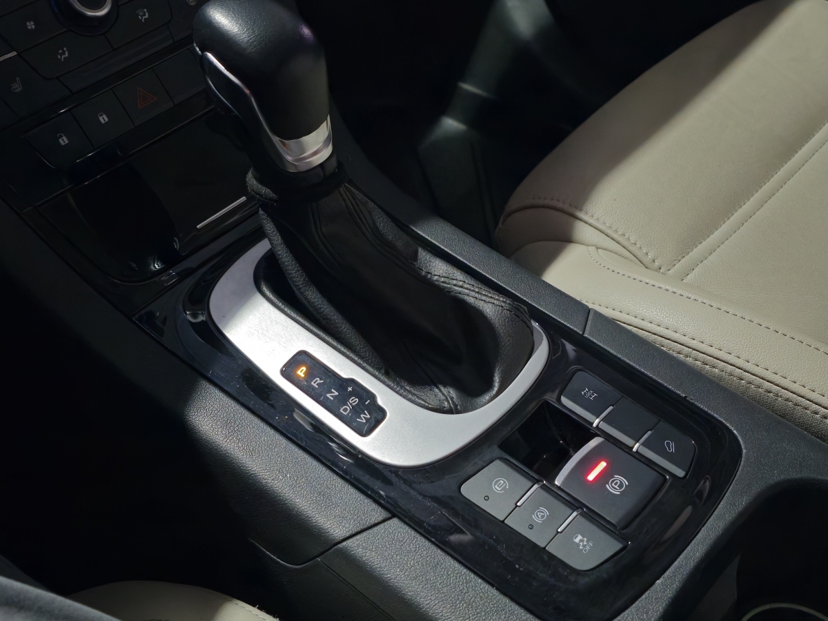 MG GS 2015 car image #12