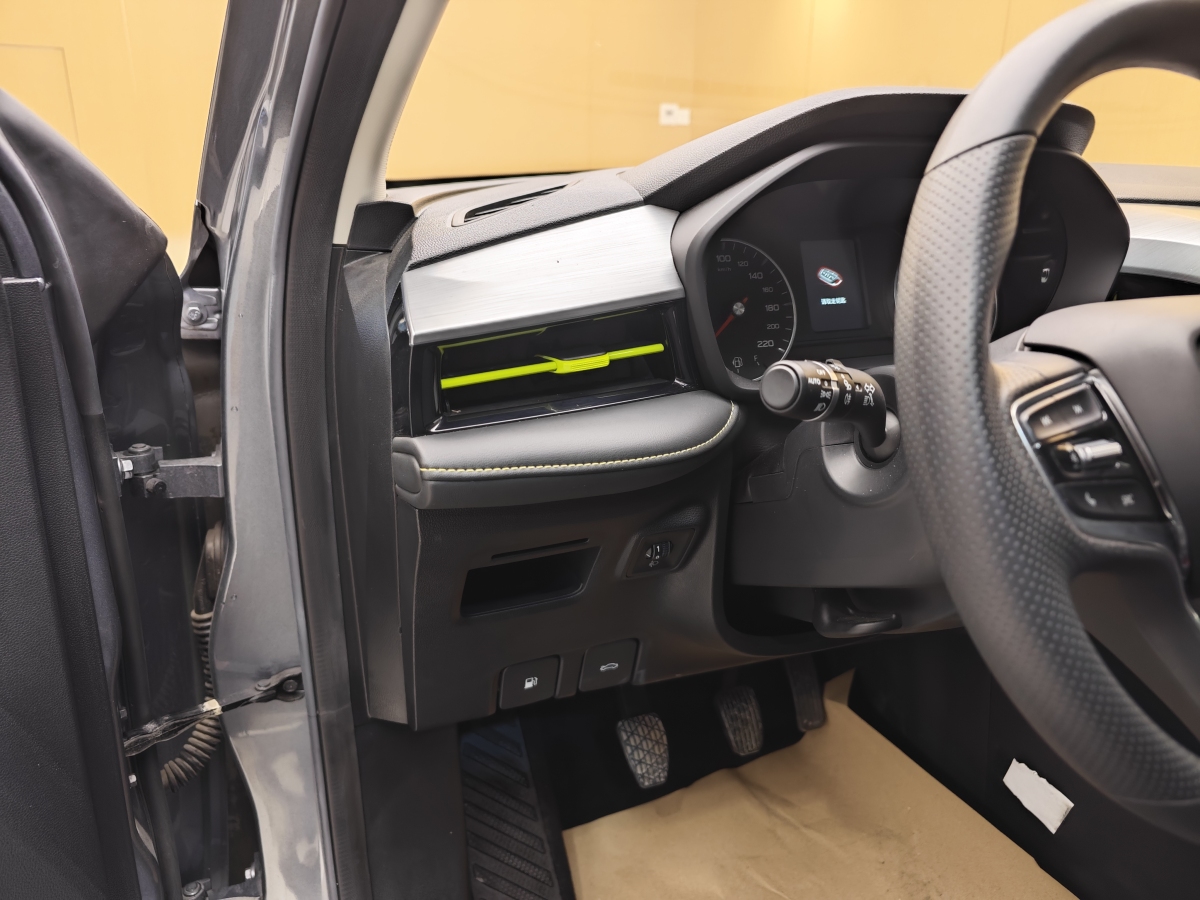 Roewe i5 2023 #12 Roewe i5 2023 car image #12