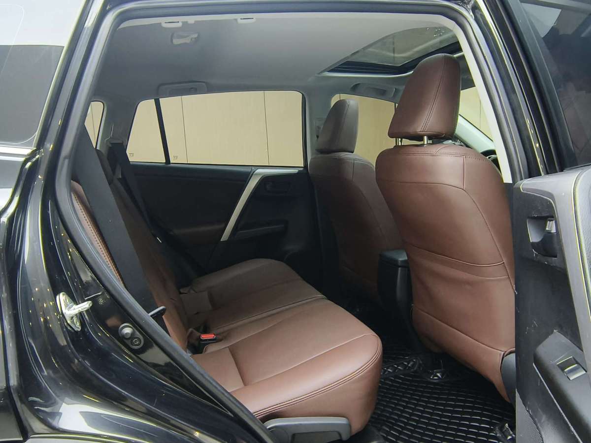 Toyota RAV4 2019 car image #12
