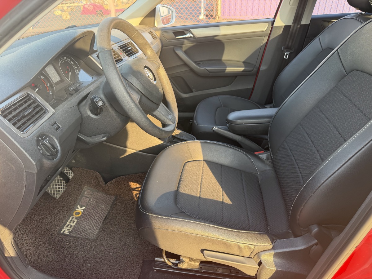 Skoda Rapid Spaceback 2017 car image #12