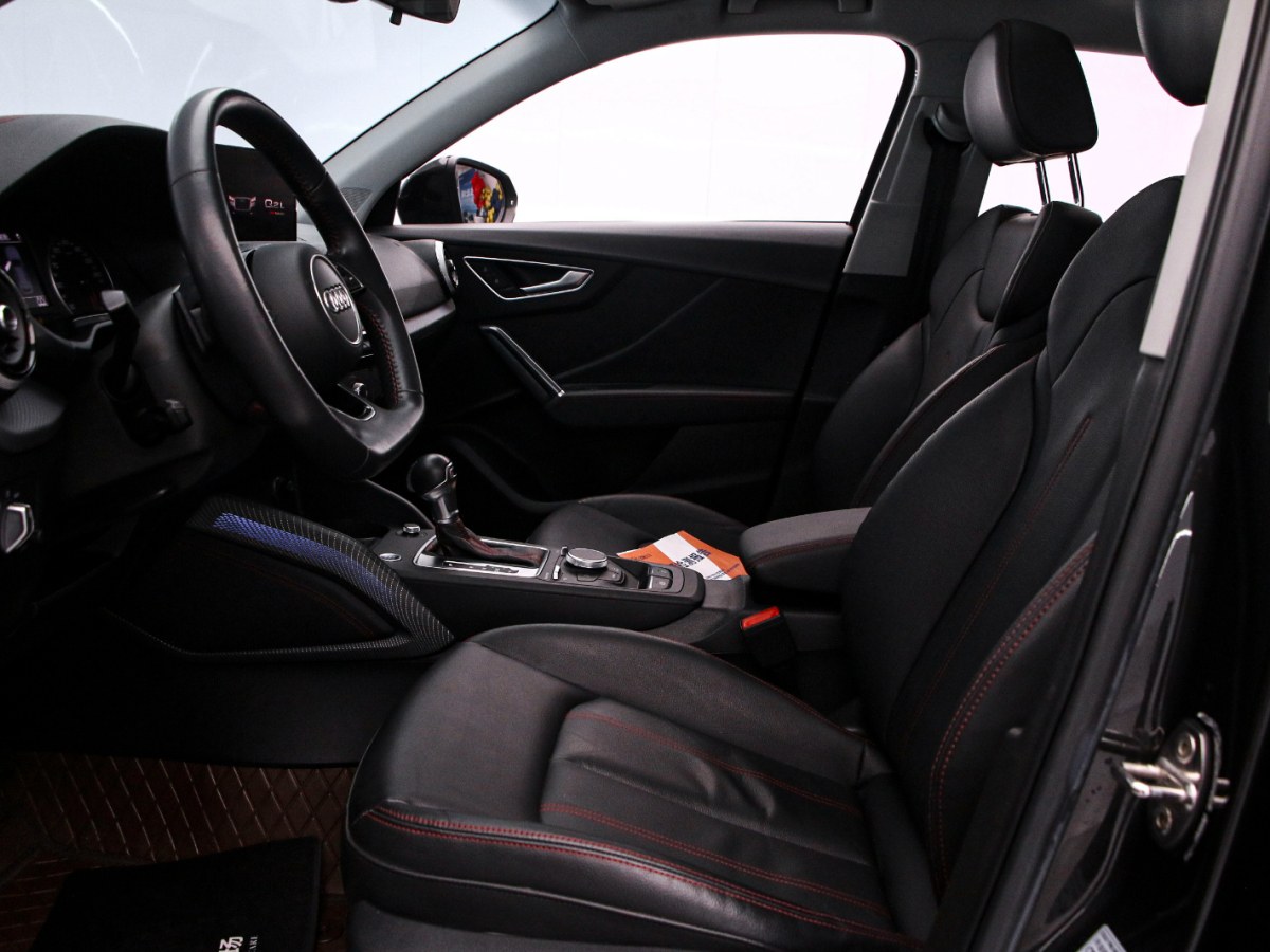 Audi Q2L 2021 immagine di auto #12