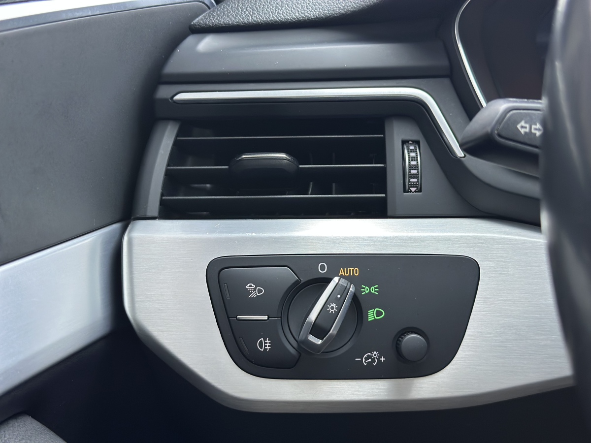 Audi A4L 2022 immagine di auto #12