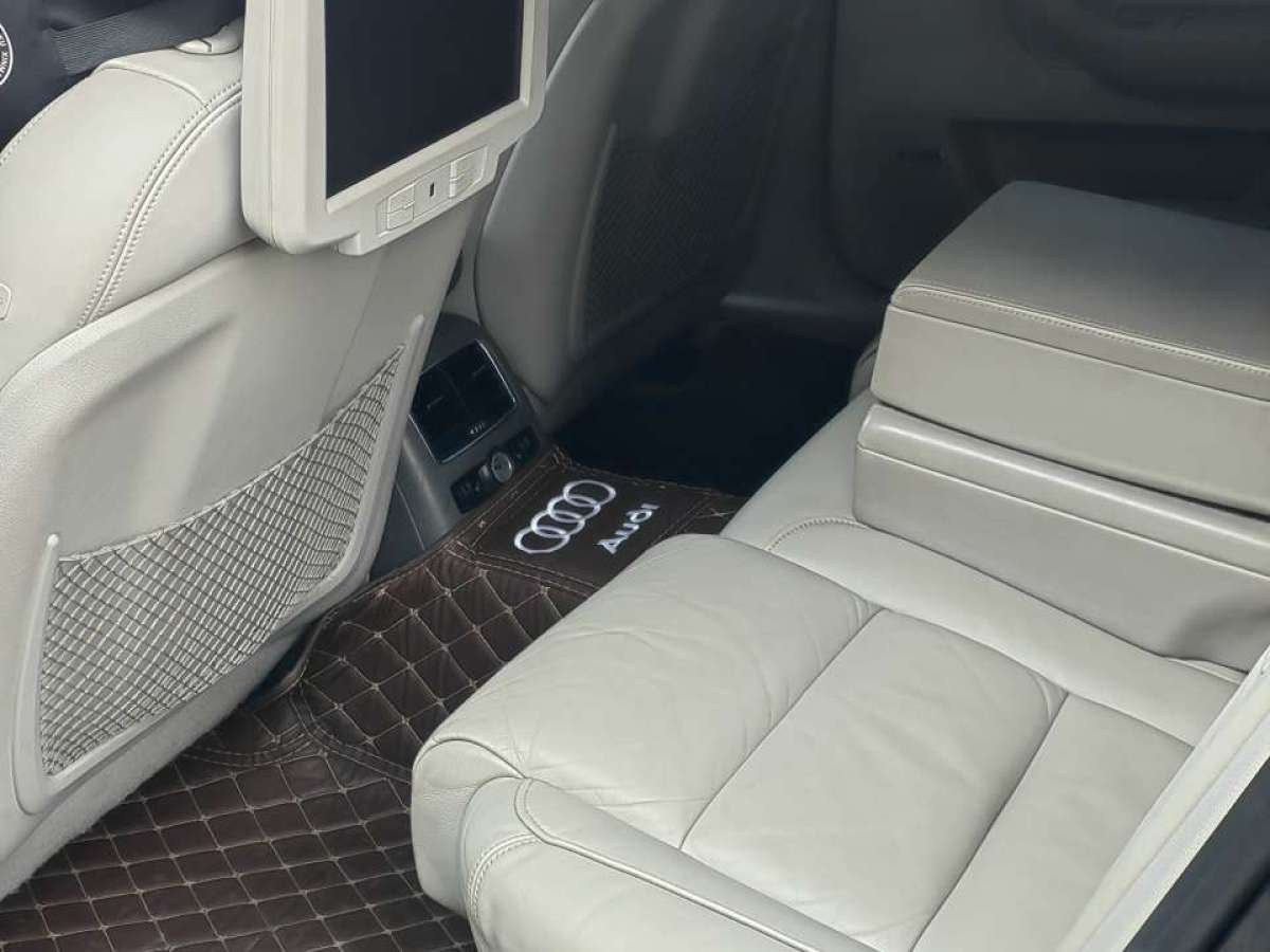 Audi 2010 car image #12