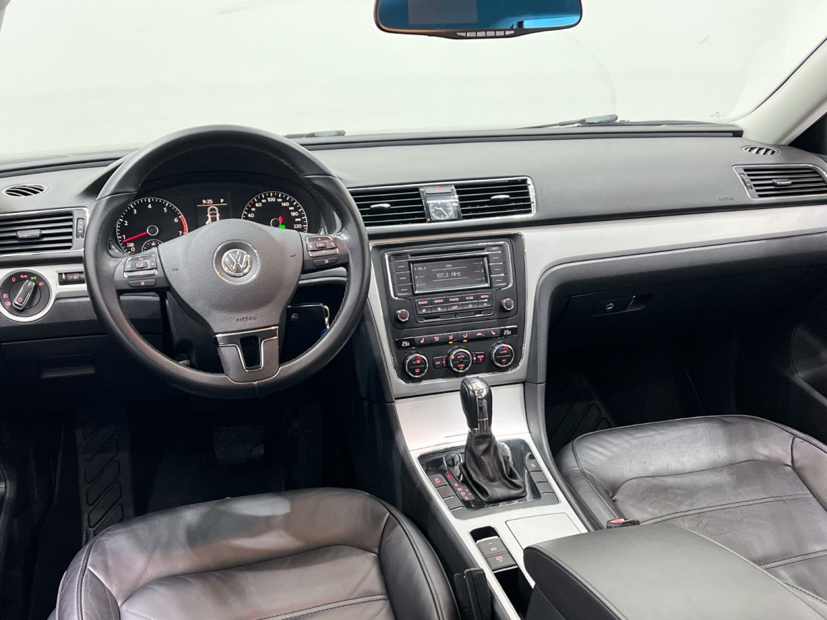 Volkswagen Passat 2015 car image #12