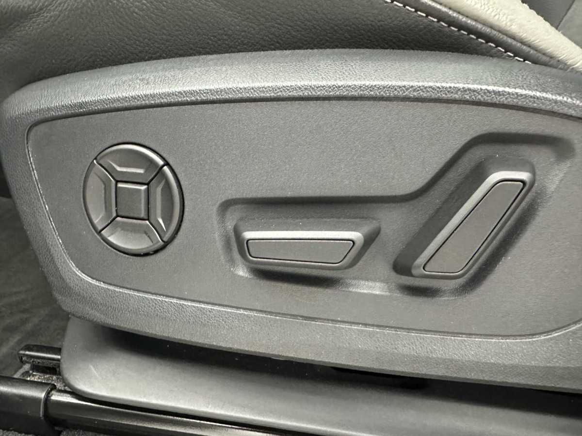 Audi Q3 2023 صورة سيارة #12