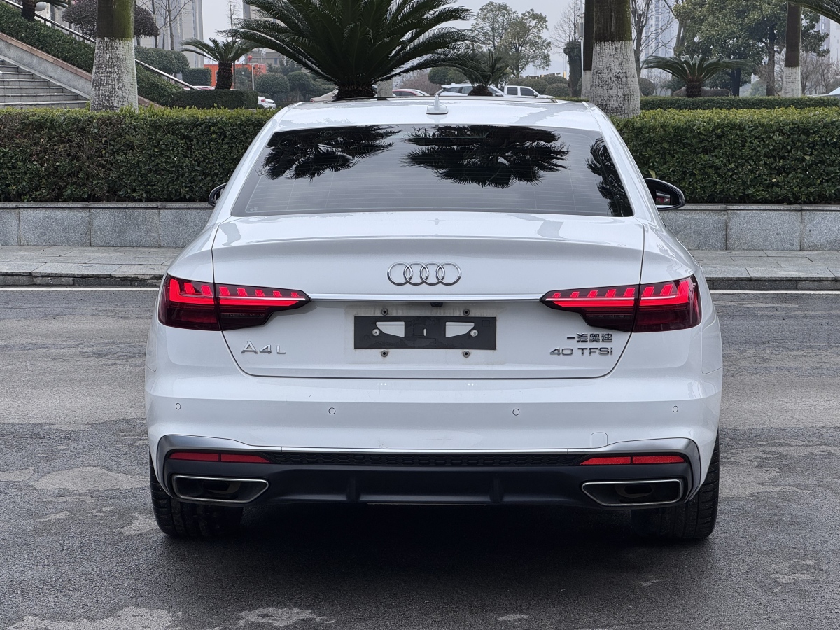 Audi A4L 2020 car image #12