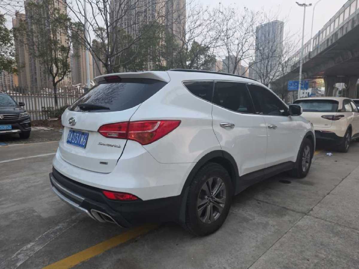 Hyundai Santa Fe 2014 car image #12