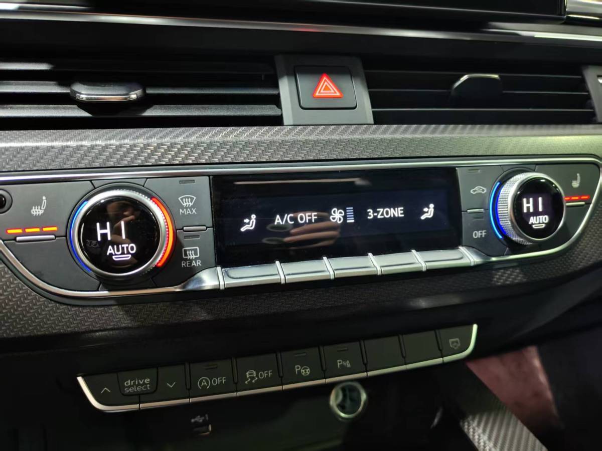 Audi A4L 2022 car image #12