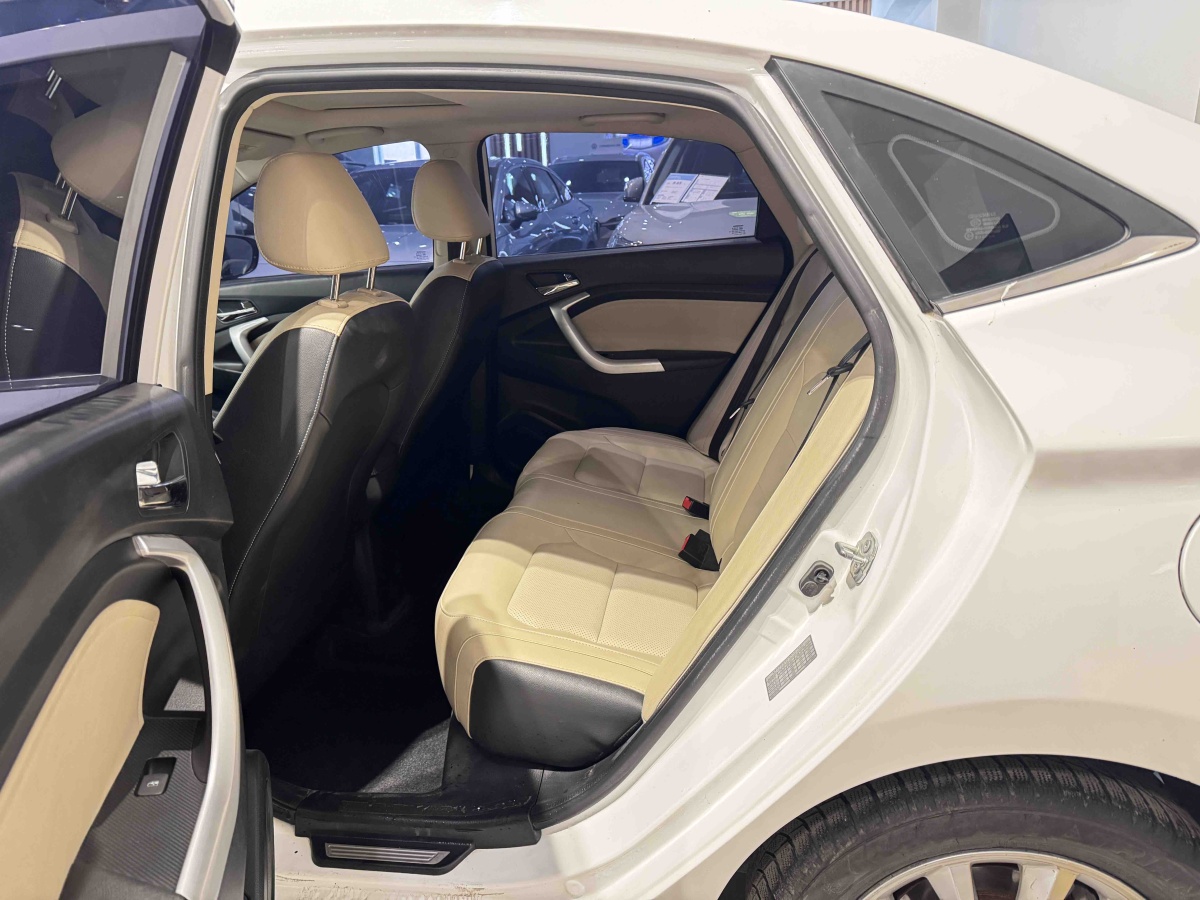 Changan Alsvin V7 2016 car image #12