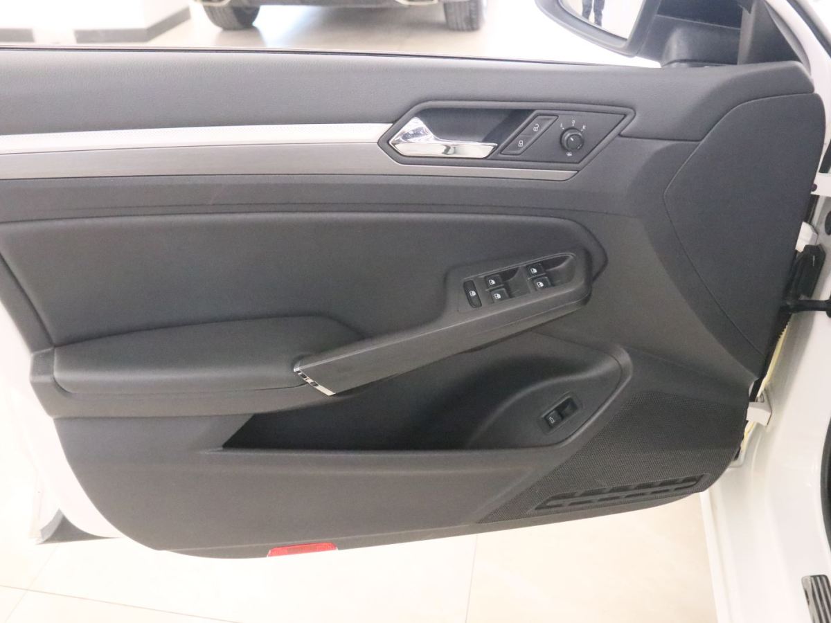 Volkswagen Lamando 2021 car image #12